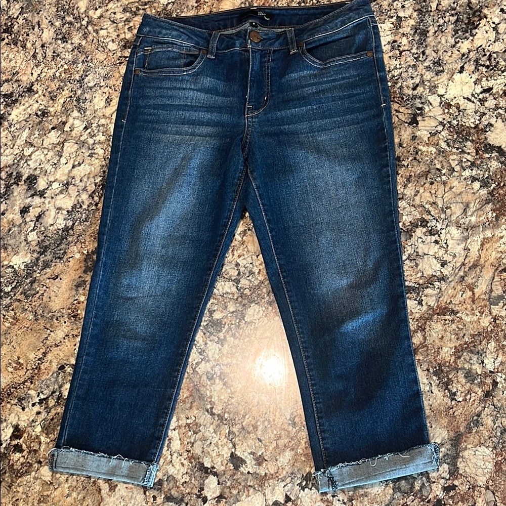 1822 Denim Dark Wash Cropped Jeans